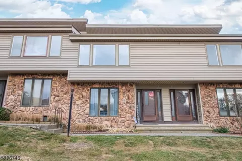 282 Cheyenne Rd, Lafayette, NJ 07848