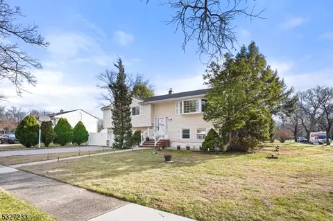 9 Burnside Pl, Wayne, NJ 07470 photo 4