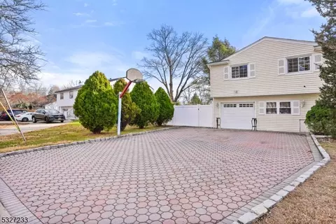 9 Burnside Pl, Wayne, NJ 07470 photo 2