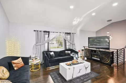 9 Burnside Pl, Wayne, NJ 07470 photo 6