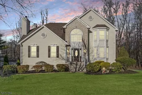7 Carro Ct, Dover, NJ 07801