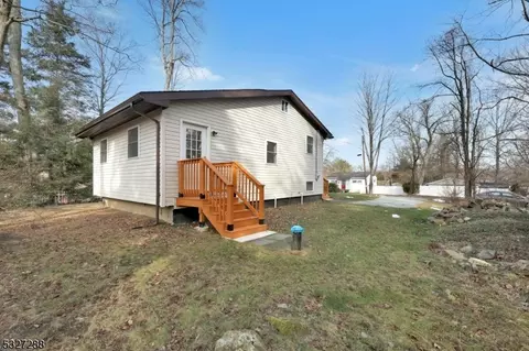 15 Caldwell Rd, West Milford Twp, NJ 07421