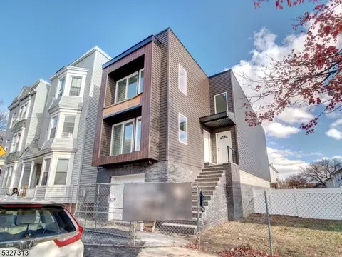 310 S 6th St, Newark, NJ 07103