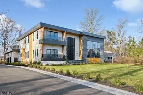 69 Rock Rd W, Green Brook, NJ 08812