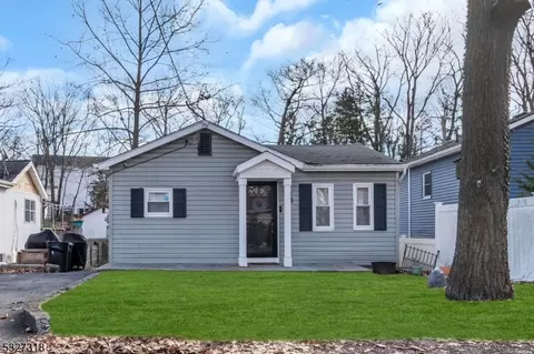 23 Bucknell Way, Hopatcong, NJ 07843