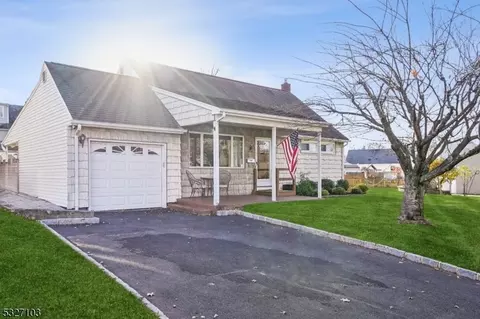 3 Shadowlawn Dr, Woodbridge Twp, NJ 07067