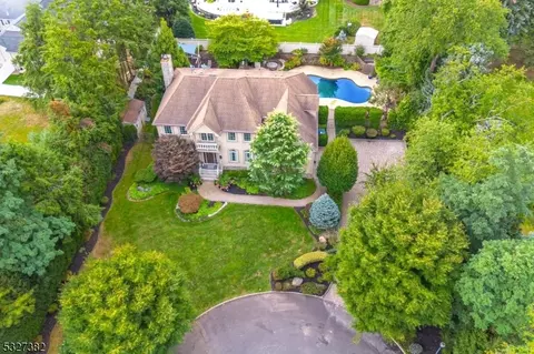 9 Benish Ct, Clark, NJ 07066