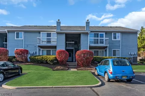 25 Beaconsfield Pl, Somerset, NJ 08873