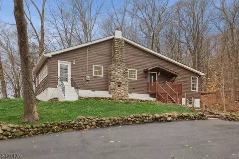 7 Orchard St, Stanhope, NJ 07874