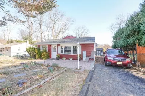 20 Delaware Ave, Jefferson, NJ 07849