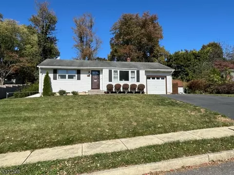 29 Marudy Dr, Clinton, NJ 08809