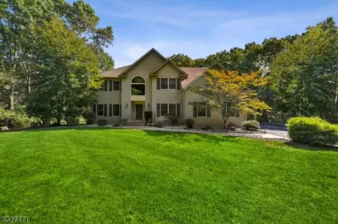 8 Heirloom Rd, Flemington, NJ 08822