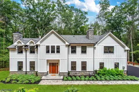 34 Hunter Dr, Morristown, NJ 07960