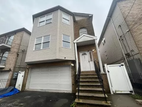 374 14th Ave, Newark, NJ 07103