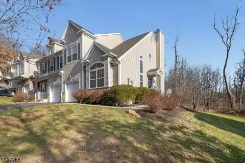 75 Pinehurst Dr, Washington, NJ 07882