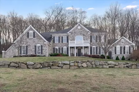 56 Sovereign Dr, Mount Olive, NJ 07836