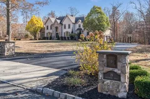 19 Alexander Dr, Flemington, NJ 08822