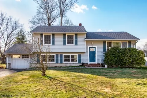 5 Dell Ct, Fairfield, NJ 07004