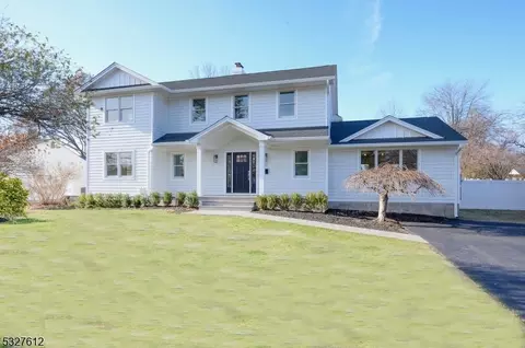 31 Elm Rd, Pequannock Twp, NJ 07444