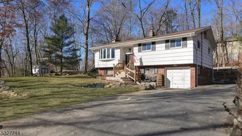 62 Sherwood Forest Dr, Byram Twp, NJ 07821