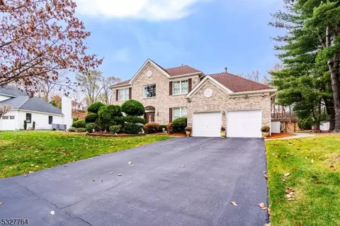 50 Atherton Ct, Wayne, NJ 07470 photo 4