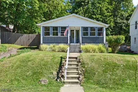 15 Hopatchung Rd, Hopatcong, NJ 07843