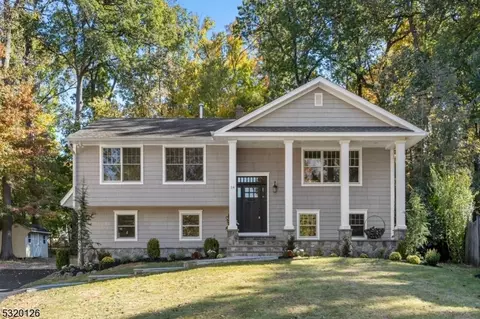14 Millbrook Ct, Livingston, NJ 07039