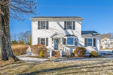 5 Sharon St, Randolph, NJ 07869