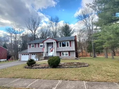 85 Darrow Dr, North Haledon, NJ 07508