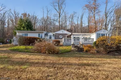 72 Woodschurch Rd, Flemington, NJ 08822