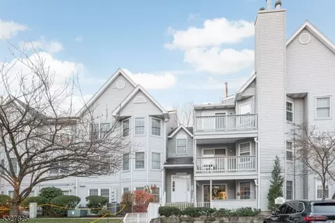56 Amethyst Ln, Paterson, NJ 07501