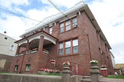 223 E 16th St #4, Paterson, NJ 07524