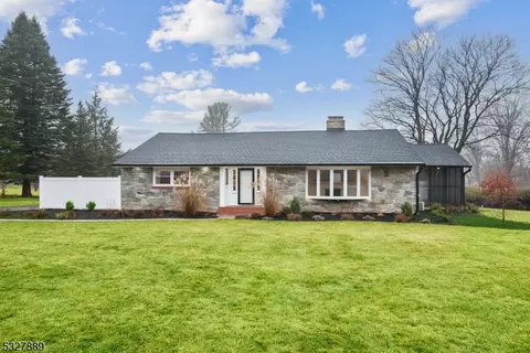 134 S Hillside Ave, Roxbury Twp, NJ 07876