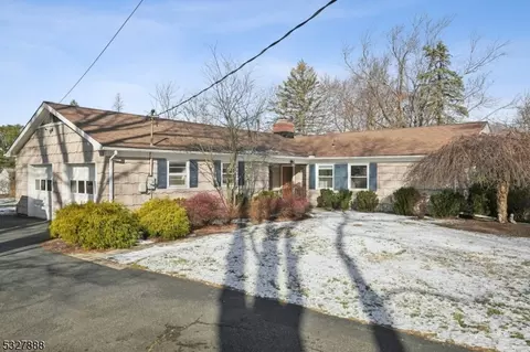 15 Kim Ln, Hackettstown, NJ 07840