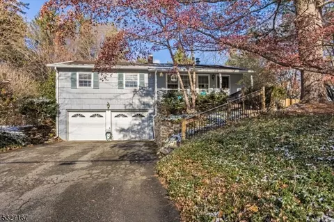 108 Oakdale Rd, Chester, NJ 07930