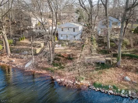 18 Lakeside Trl, Kinnelon, NJ 07405