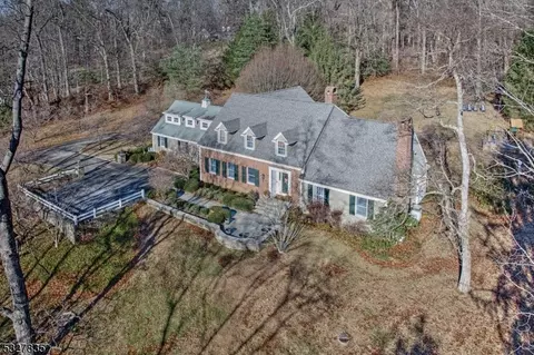 80 Overleigh Rd, Bernardsville, NJ 07924