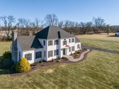 6 Bridle Ln, Washington, NJ 07882