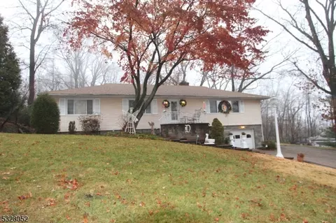 111 Sunrise Dr, Hawthorne, NJ 07506