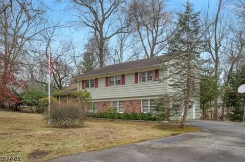 11 Brookwood Dr, West Caldwell, NJ 07006