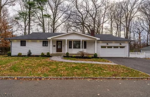 44 Roselle Ave, Cranford, NJ 07016