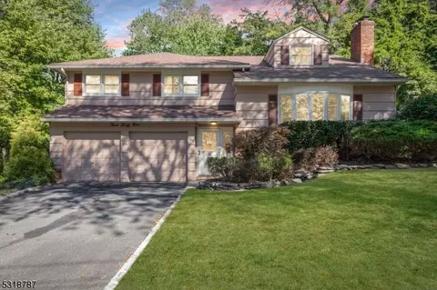 349 Fawnridge Dr, Scotch Plains, NJ 07076
