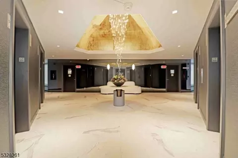 1 Claridge Dr Ph 11, Verona, NJ 07044