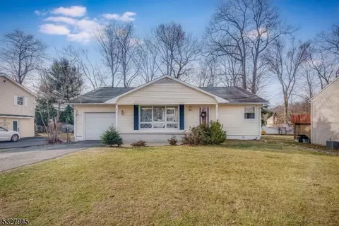 106 Papakating Rd, Hopatcong, NJ 07843