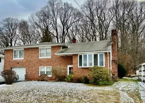 11 Amendola Dr, Netcong, NJ 07857