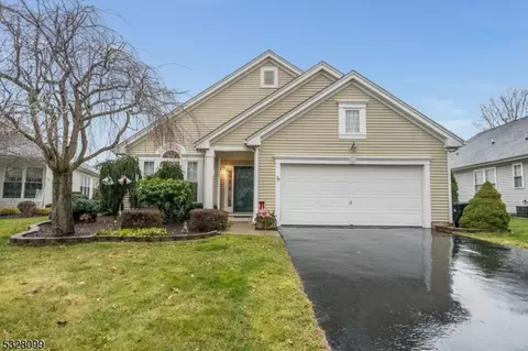 37 Kensington Cir, Belvidere, NJ 07823
