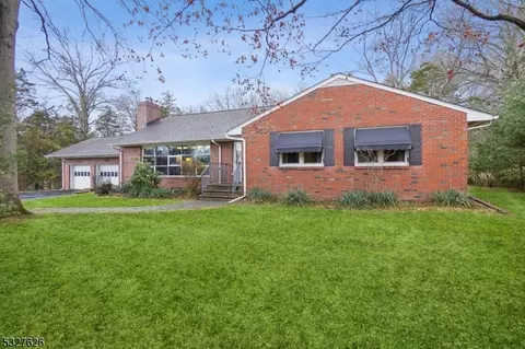 11 Glenwood Ter, Bridgewater, NJ 08807