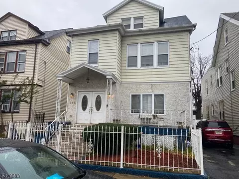 368 Leslie St, Newark, NJ 07112