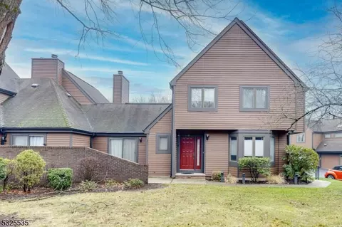 10 Valley View Dr, Bernards, NJ 07920