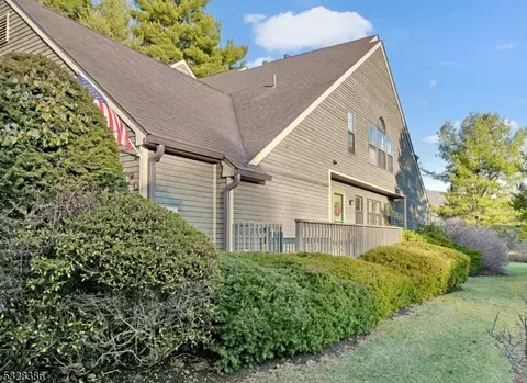 18 Quincy Ln #H, West Milford, NJ 07480